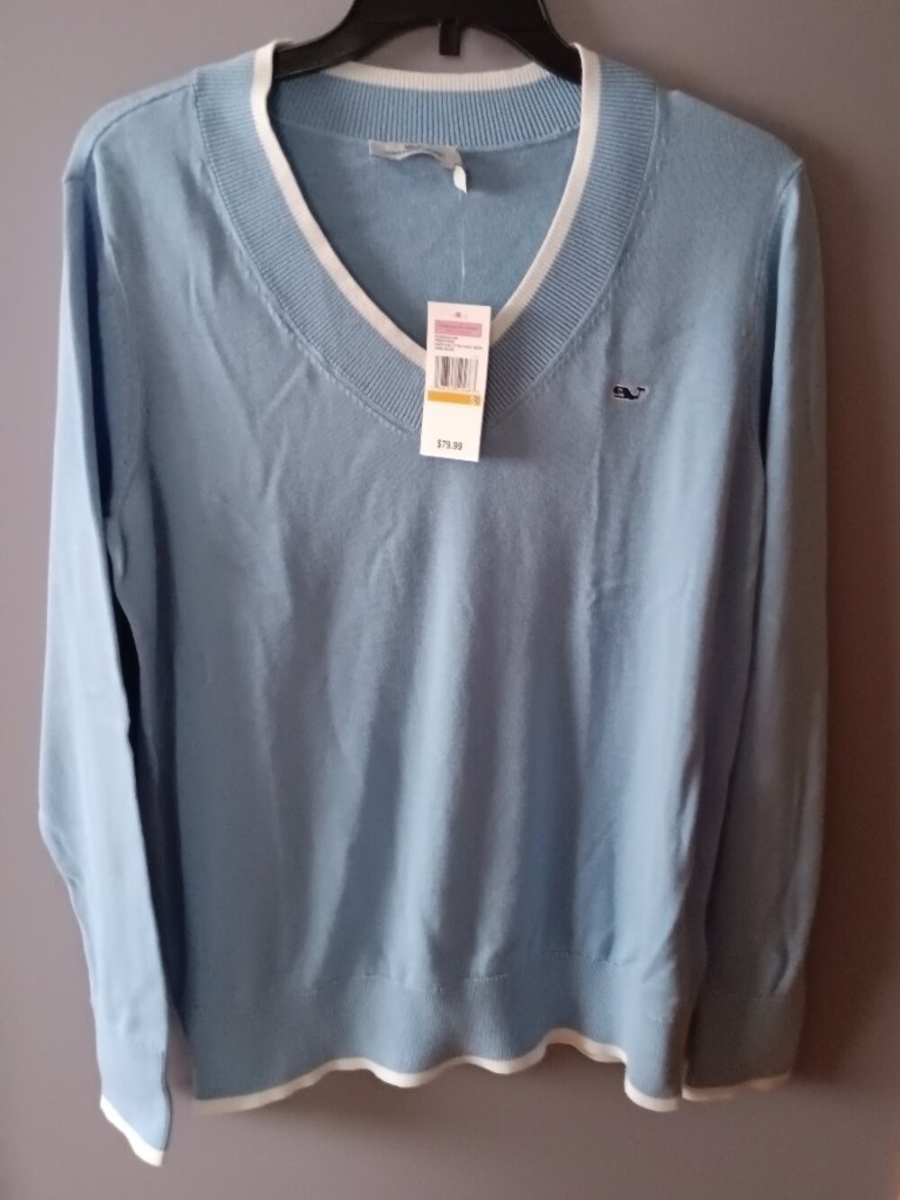 New Vineyard Vines V-neck sweater, size S